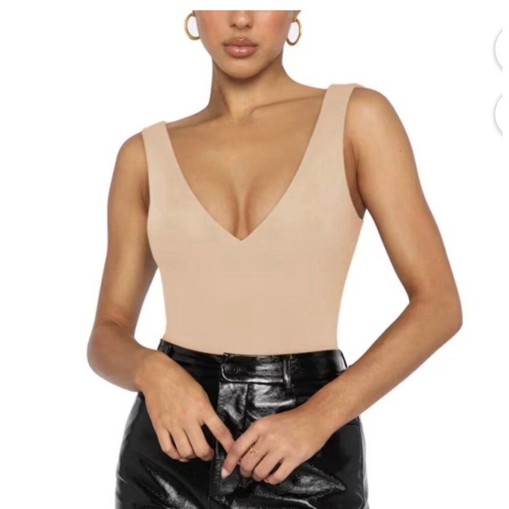 REORIA Bodysuit NWT Size Beige Stretch Unlined Wireless V-Neck Fitted Size Small